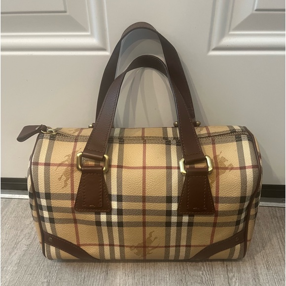 Burberry Handbags - Burberry Boston bag